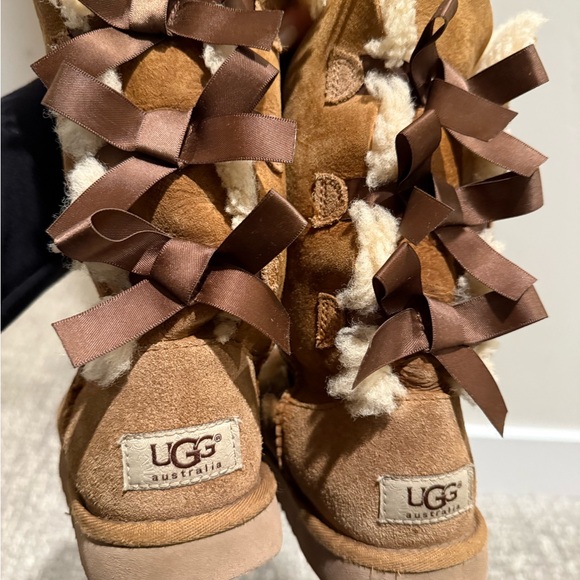 Girls Ugg Boots - Picture 5 of 8